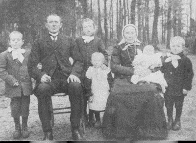 Jens, zijn moeder, Johan, Bernard, Anneke, Antoon en Hendrik